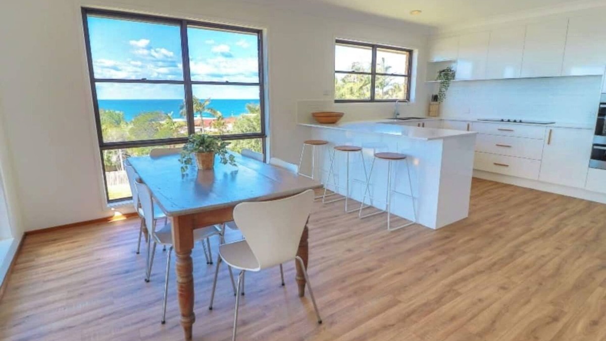 Caves Beach House | Waves @ Caves - spectacular ocean views