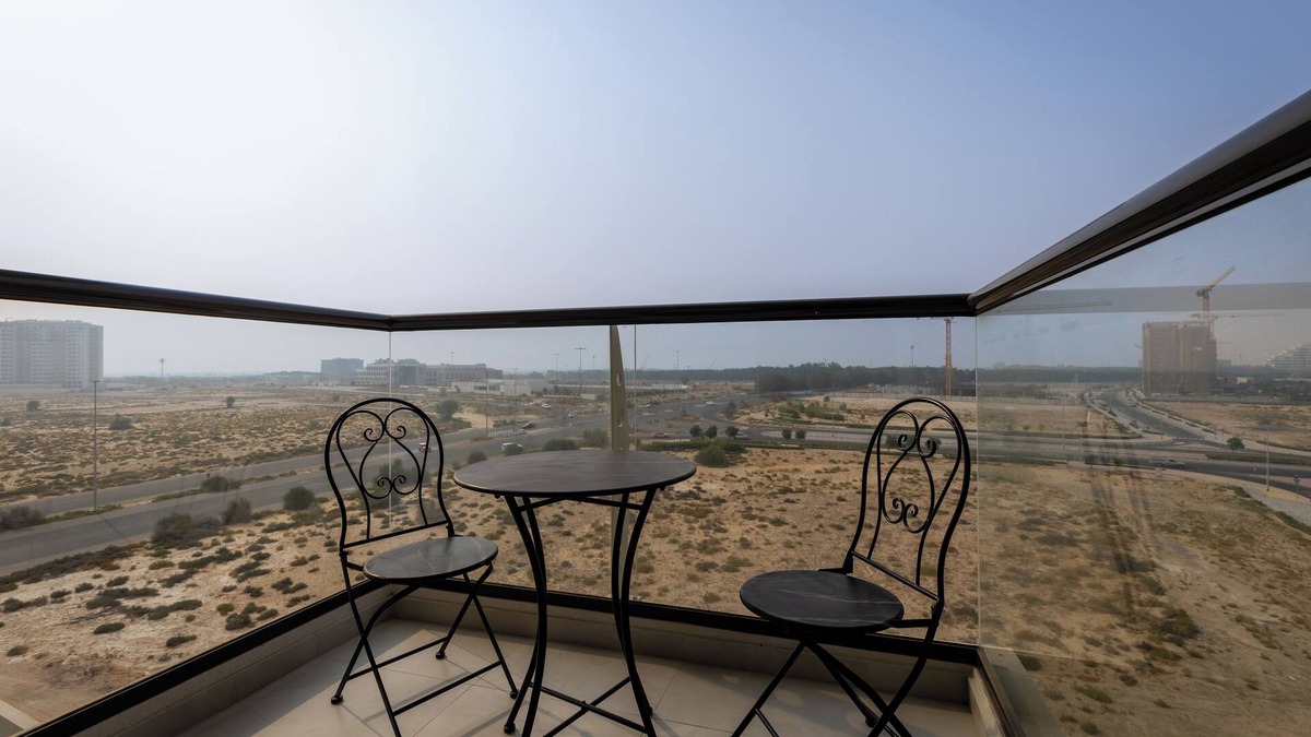 Dubai Apartment | Waves - Stylish 1BR Close to IMG World & Global Village