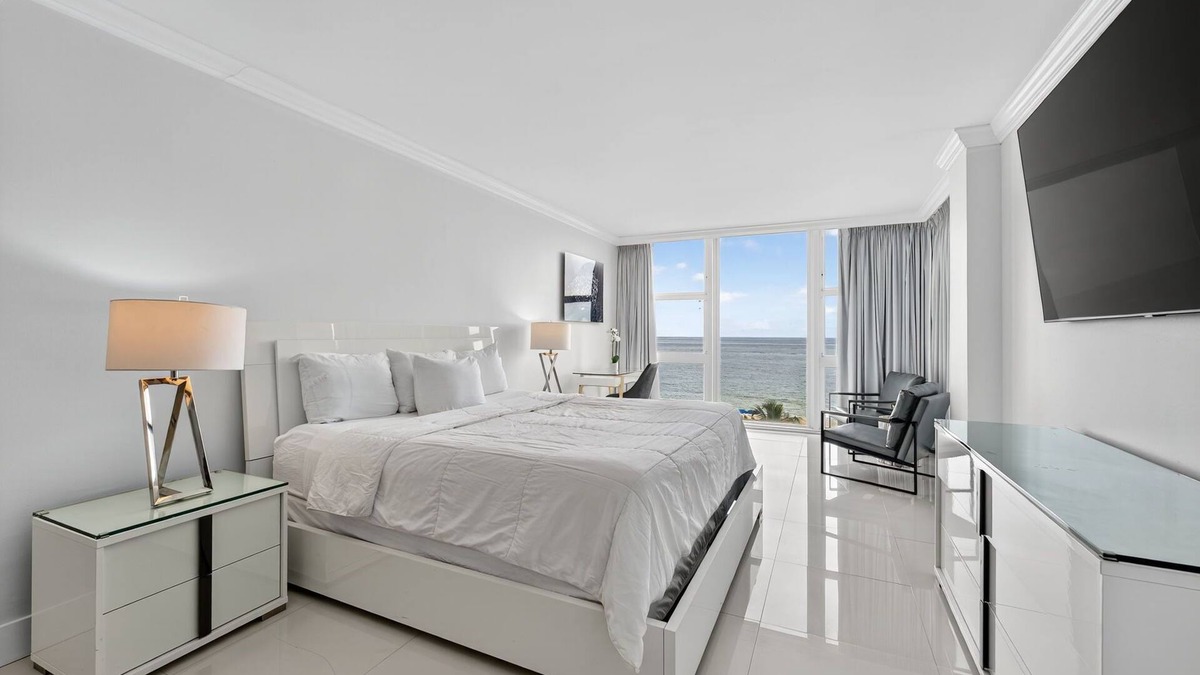 Bermuda Riviera Apartment | Waveside Getaway
