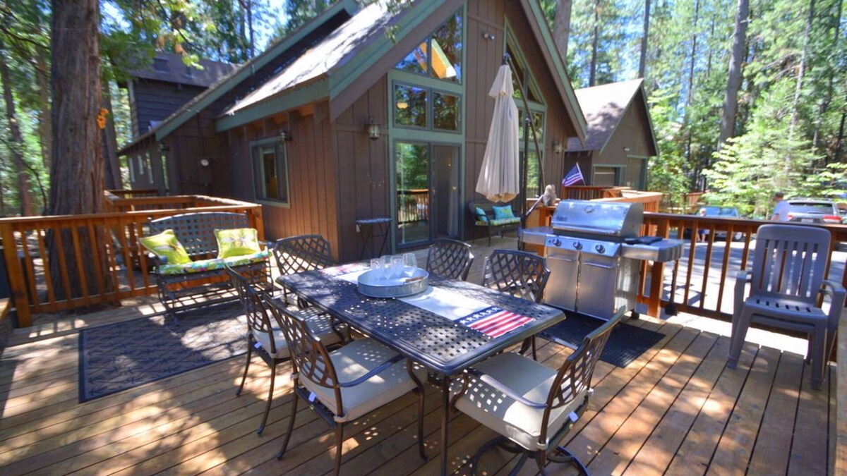 Arnold Cabin | WAWONA LODGE - NEWLY REMODELED WITH AIR HOCKEY, FOOSBALL AND REC CENTER ACCESS