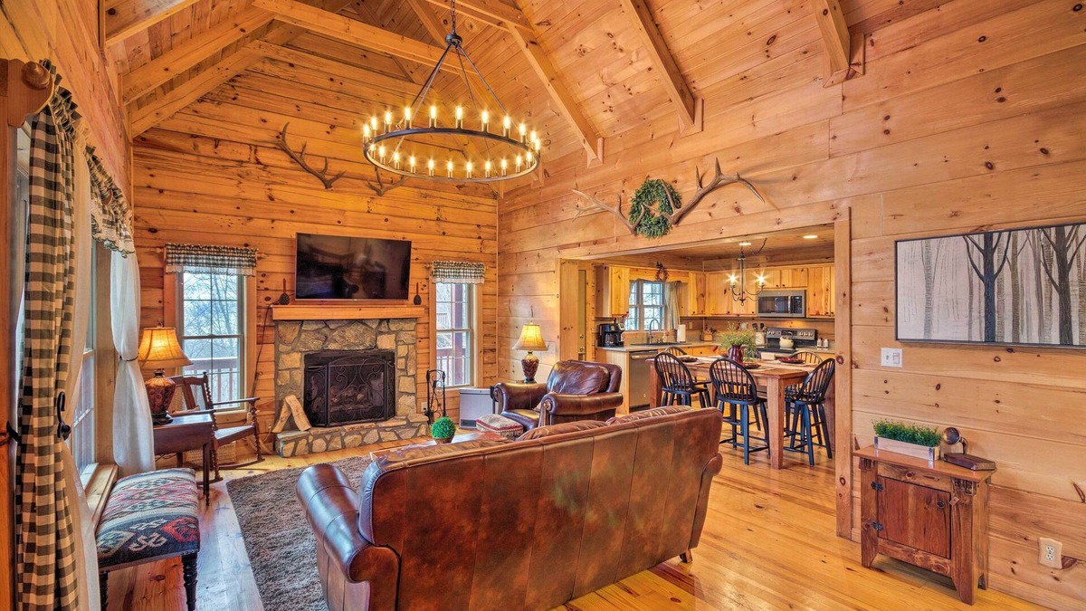 Settlers Ridge House | Waynesville Escape - Mtn Cabin Above the Clouds!