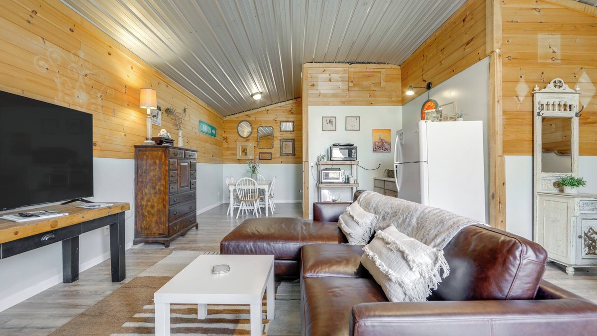 Waynesville Apartment | Waynesville Studio w/Fire Pit & Mountain Views!