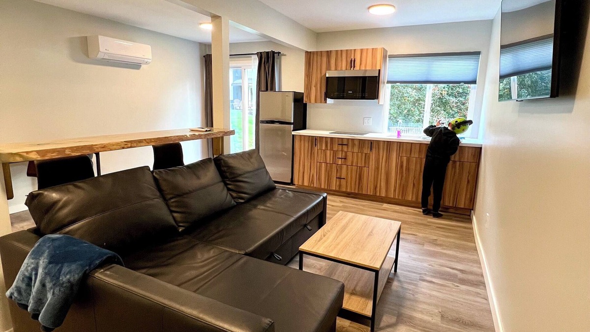 Port Alice Apartment | WC Oceanside 1 Bedroom 1 Bathroom Apartment with Patio Doors to Courtyard