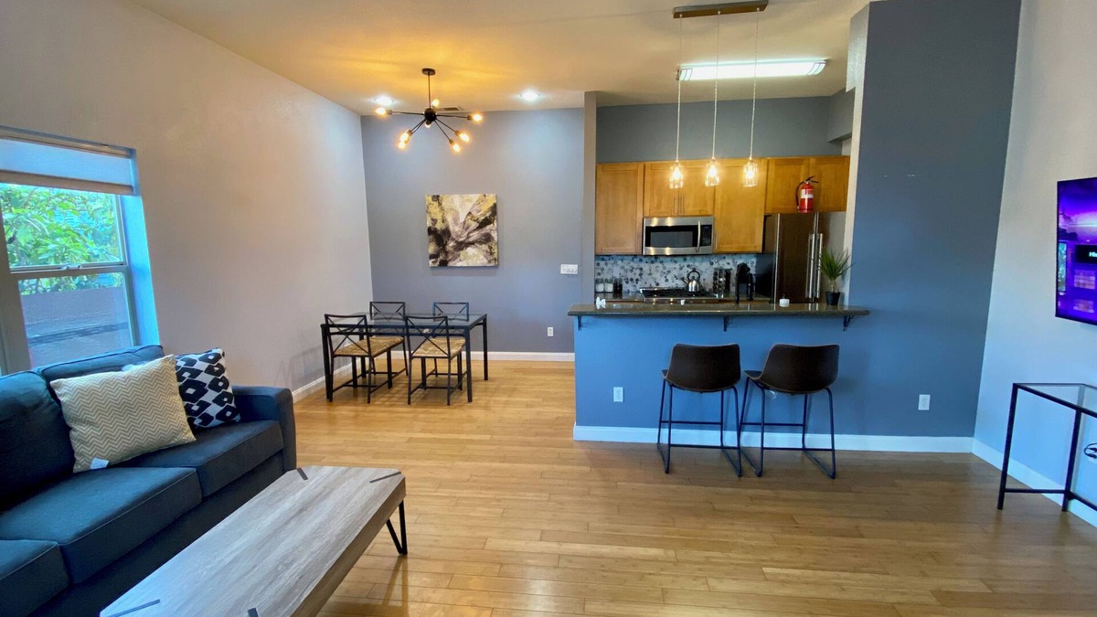 West Oakland House | "We had a Fabulous Stay" Charming townhome in superb Oakland with WiFi, AC