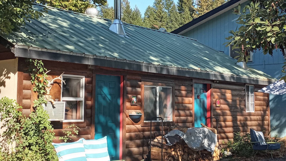 Happy Camp Ski Chalet | We have Cabins w/kitchenettes & RV spaces with full hookups!
