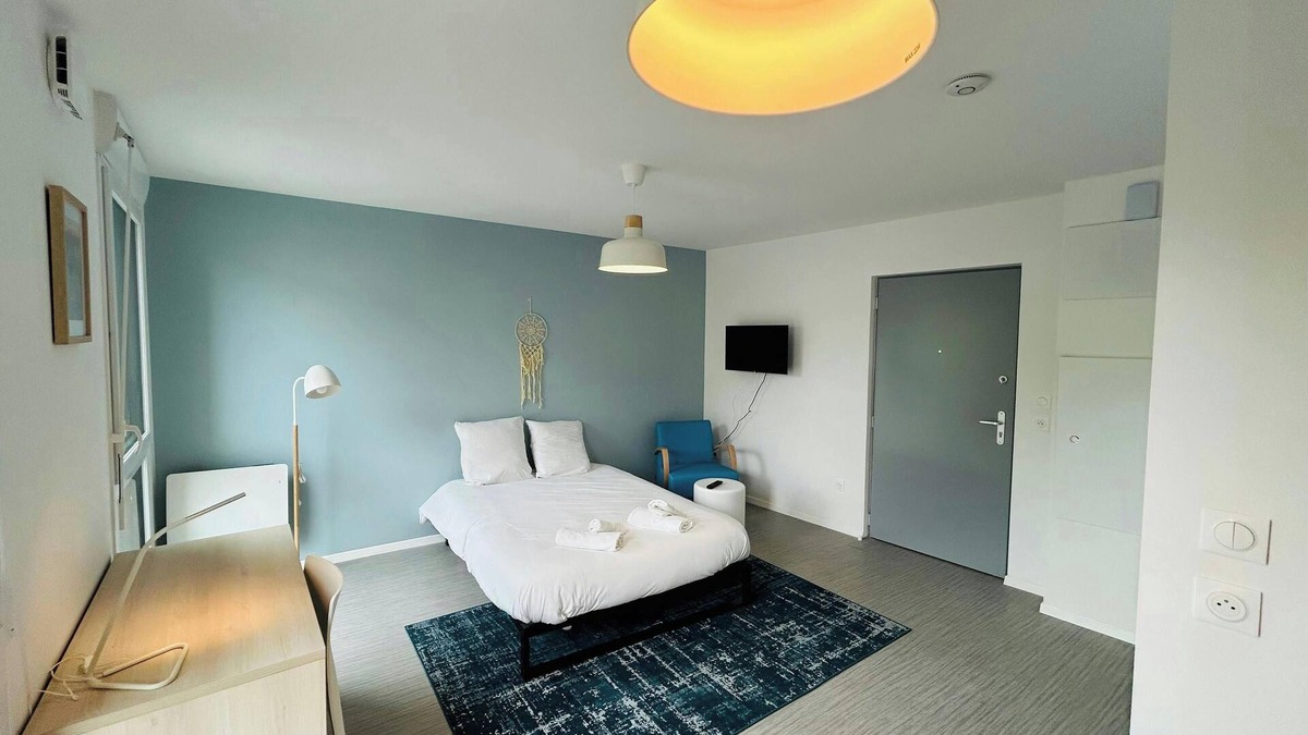 Barbatre Apartment | We Live In R - Suite 201