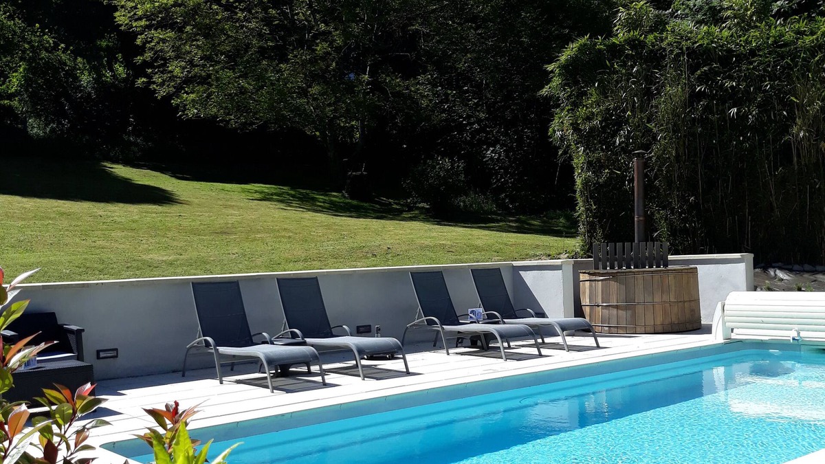 Correze House | We, Nancy, Steve and Yarno, welcome you at our Bed and Breakfast.