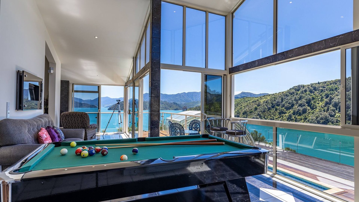 Portage House | WE'VE FOUND PARADISE - A COMPLETE PACKAGE