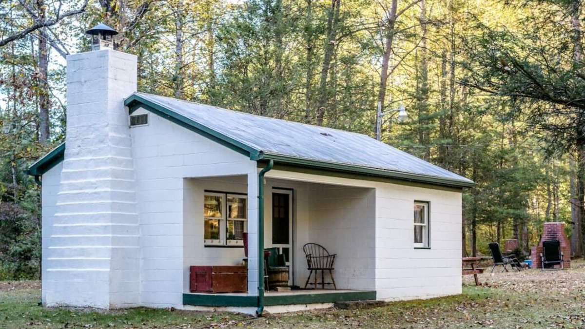 Dayton Cabin | Weaver Cabin: A Glamping Experience