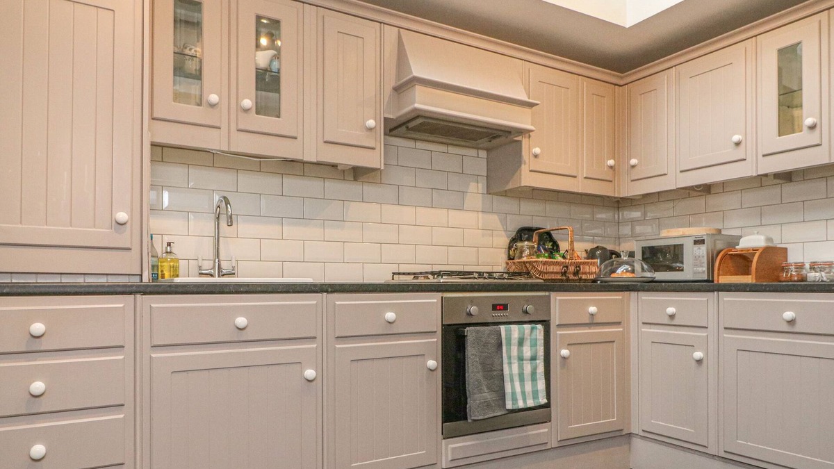 Nailsworth Cottage | WEAVERS COTTAGE, pet friendly, with open fire in Nailsworth