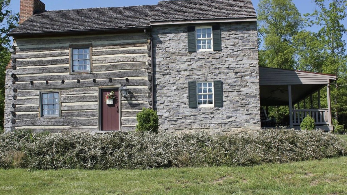 Fort Defiance House | Weaverton-Unique Log Home in Shenandoah Valley