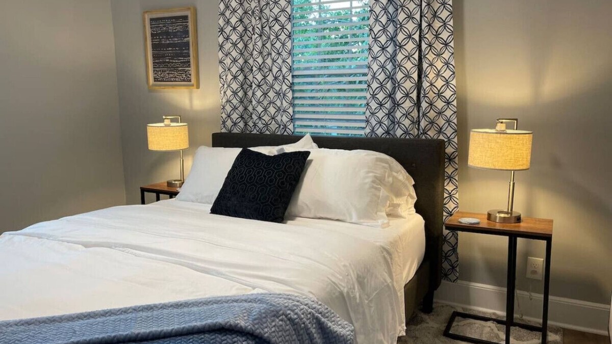 Columbia Condo | WECO - Relaxing Tree House C