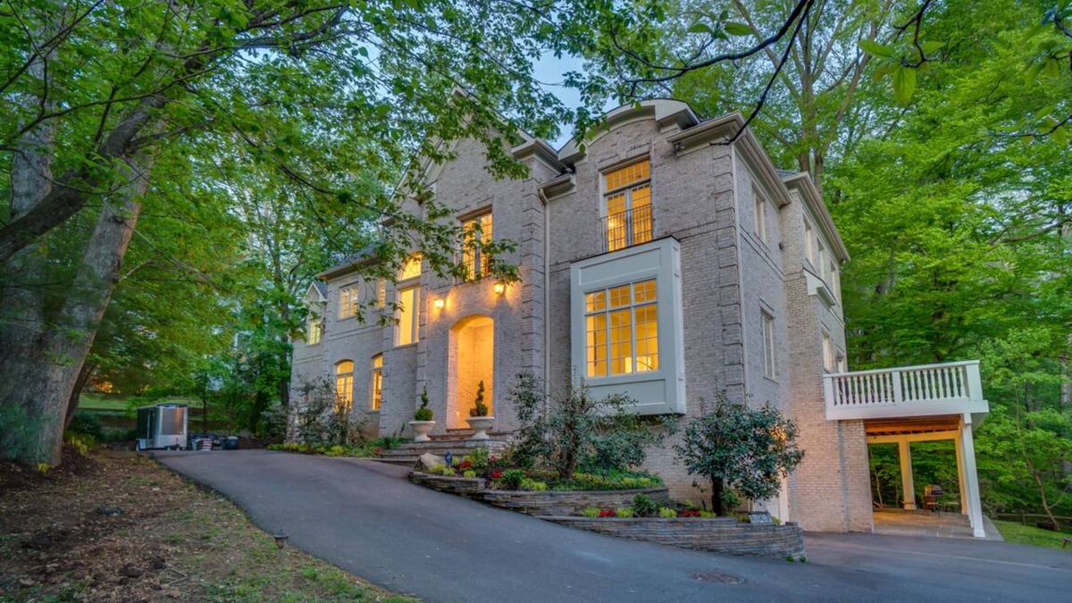 McLean House | Wedding Venue - Maison D'artagnan on Pimmit Run - Great for Extended Stays