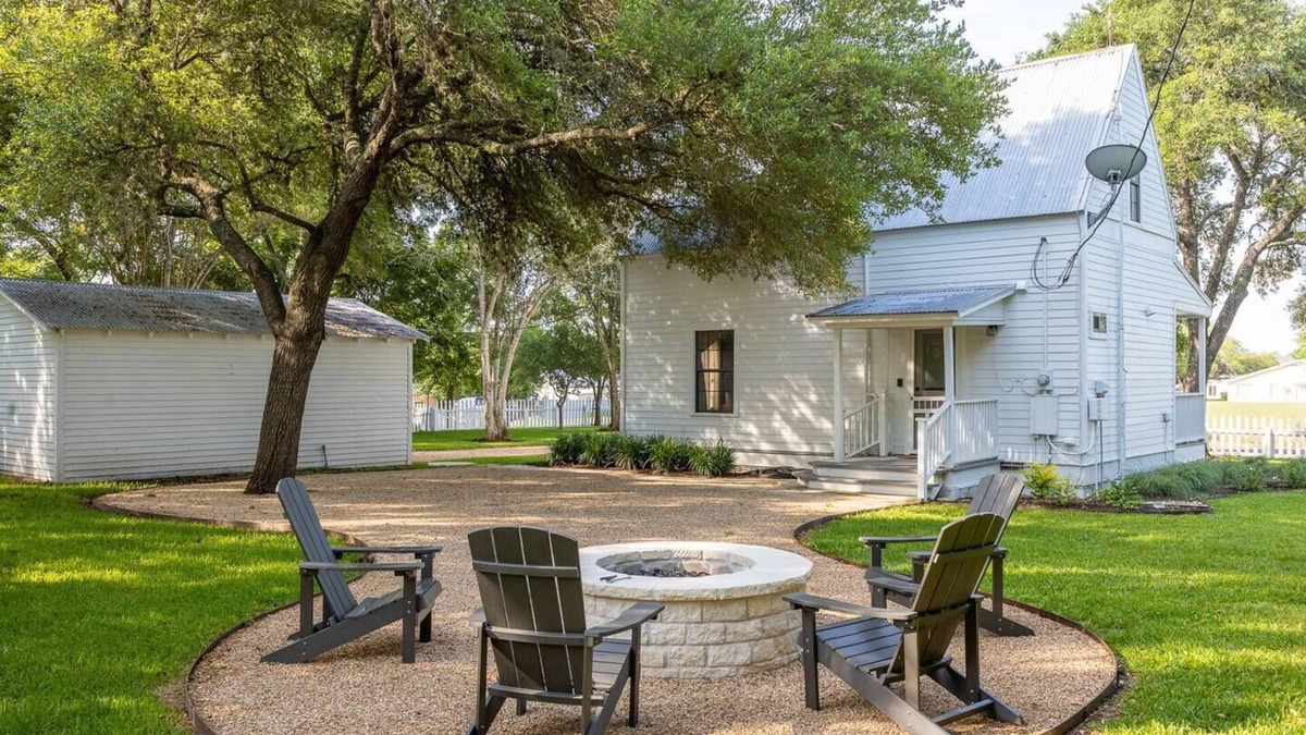 Round Top House | Wedding Weekend? Sleep 20 in 5 Units at Round Top Motel