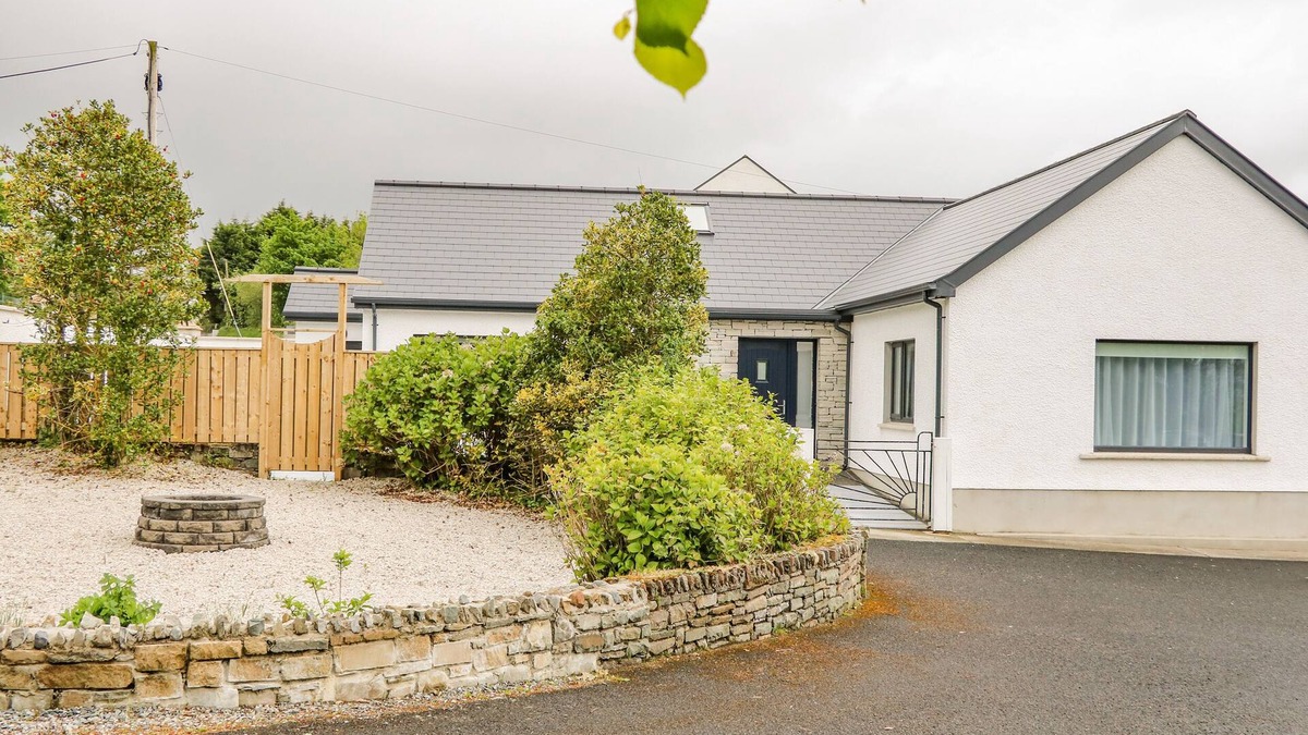 Buncrana House | WEE ANDY'S, family friendly in Buncrana, County Donegal