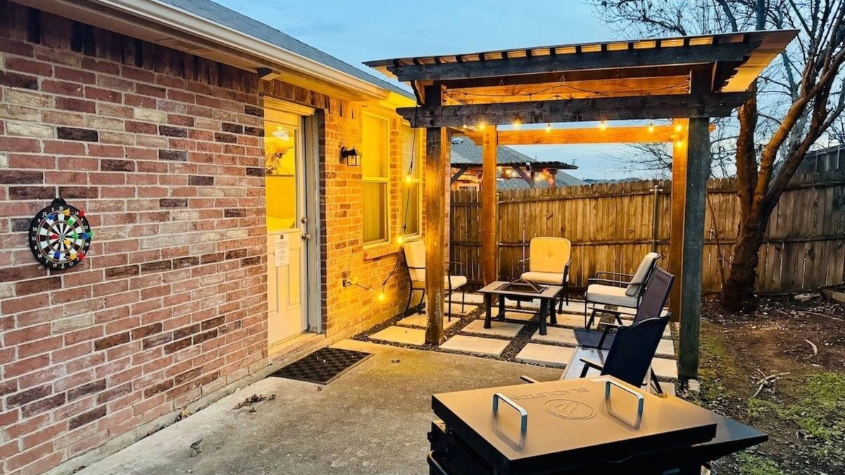 Frisco House | Weekday Escape - near UNT Frisco & The STAR