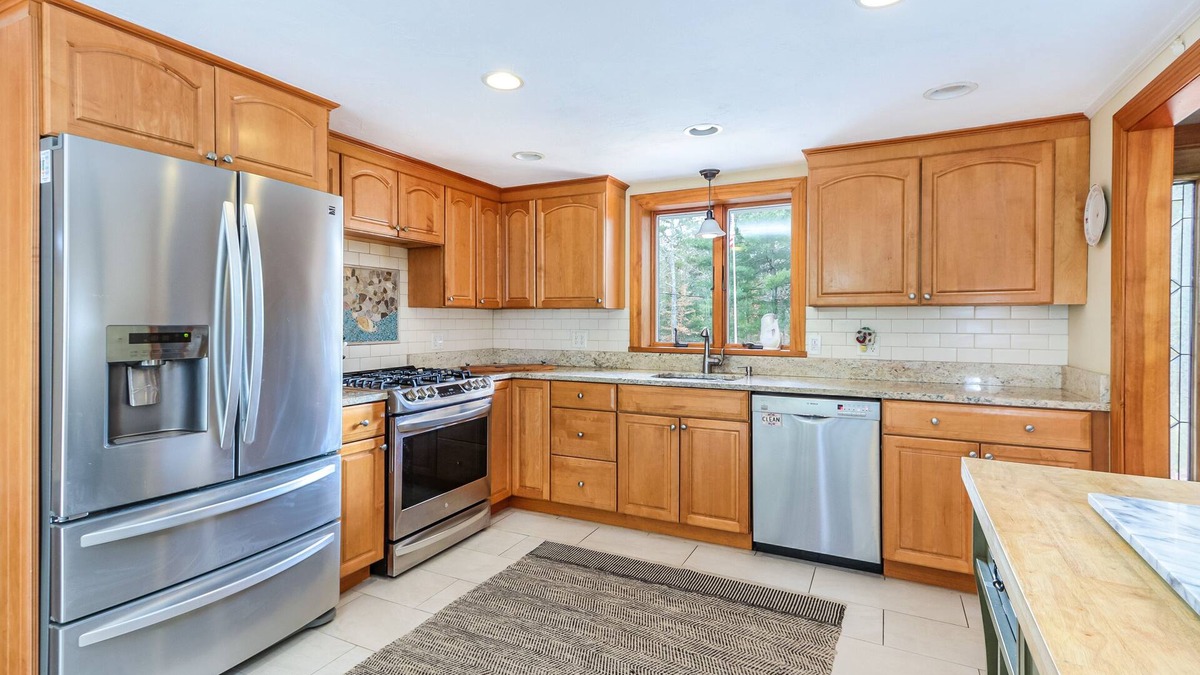 Sandwich House | WEEKEND RENTALS IN JULY AVAILABLE Stunning 5Bd House w/Heated Salt Water Pool with Hot Tub & Outdoor Kitchen Area