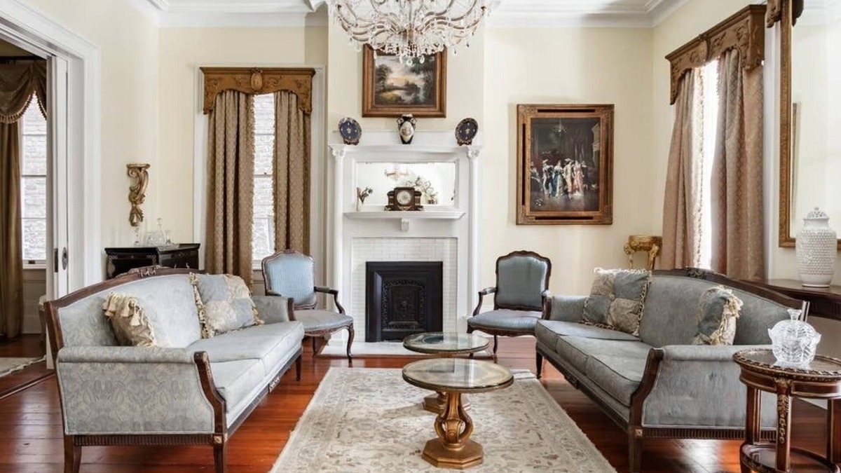 Historic Downtown Savannah House | WEEKNIGHT DISCOUNTS! Wedding Cake Mansion: perfect for Retreats or Families!
