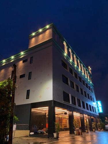 Pingtung Hotel | Weifeng Boutique Business Hotel - Zhanqian Branch