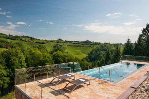 Glanz an der Weinstrasse Hotel | Weingut Essgut Schlafgut Sabathihof-Dillinger