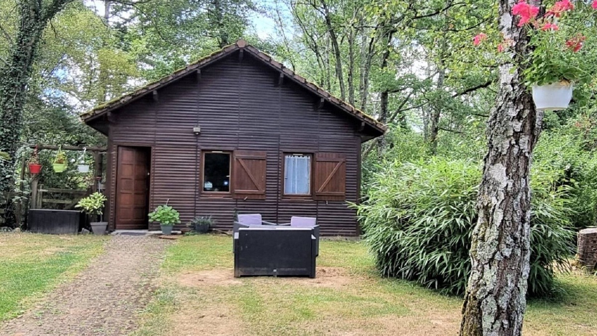 Balledent Cabin | Weir Cottage: Private Lakeside Gite In Idyllic Location. A Great Place To Relax!