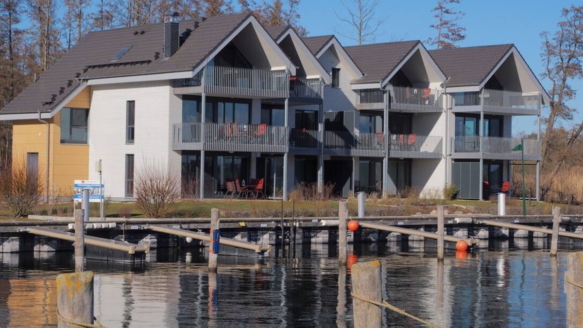 Plau am See Apartment | Weisses Haus Plau - Lake view apartment - MAISONETTE 1 with terrace