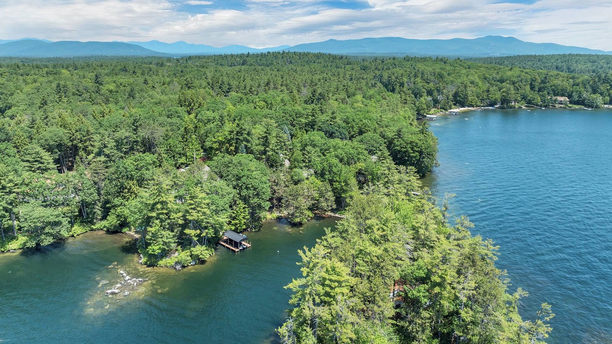 Meredith House | Wekepeke Point Estate on Lake Winnipesaukee