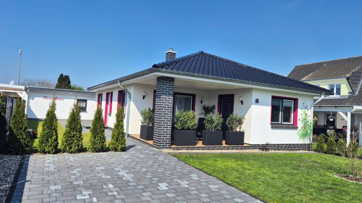 Saal House | Welcome to the "Rosenhaus🌹" directly by the forest, Baltic Sea and Bodden coast, barrier-free