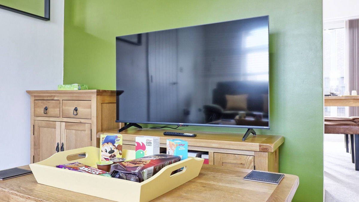 Basildon House | Welcome Home From Home