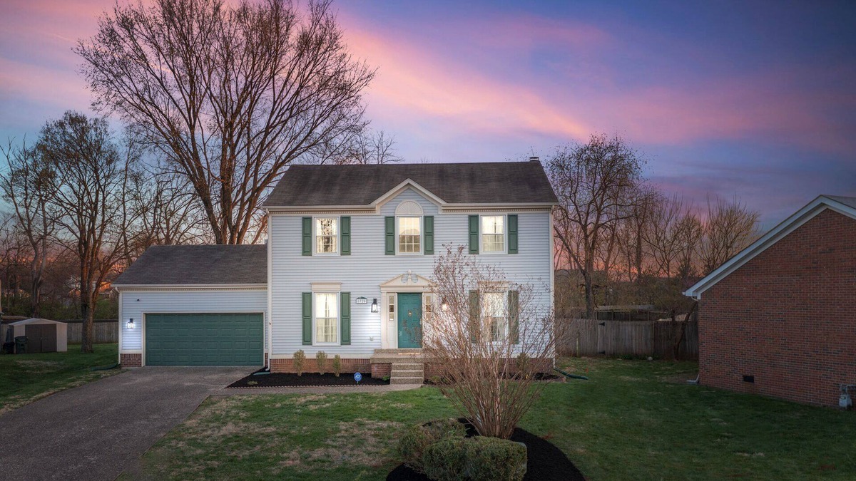 Jeffersontown House | Welcome Home - New and Lux! Gym, Office, Huge Yard