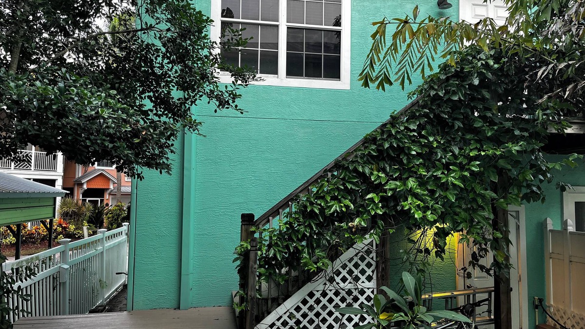 Stuart Apartment | Welcome to Aqua Aura a Charming studio with AC in Stuart - Perfect for a getaway