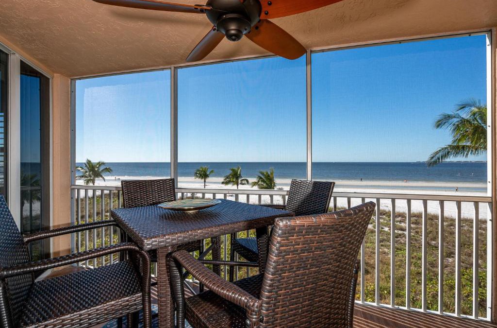Fort Myers Beach Apartment | Welcome to Beach Villa's # 202 Vacation Rental - 250 Estero Blvd condo