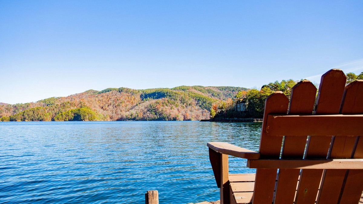 Salem House | Welcome to Black Bear Lodge at beautiful Lake Jocassee!