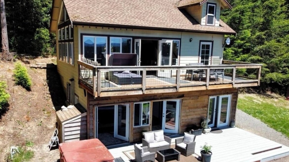 Little River House | Welcome to château de LaRose!n A tranquil retreat, family, and romantic getaway