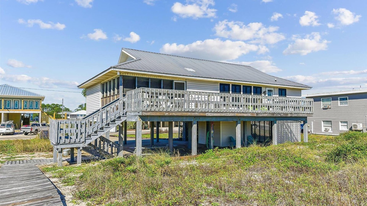 East End House | Welcome to Dapper Dolphin!