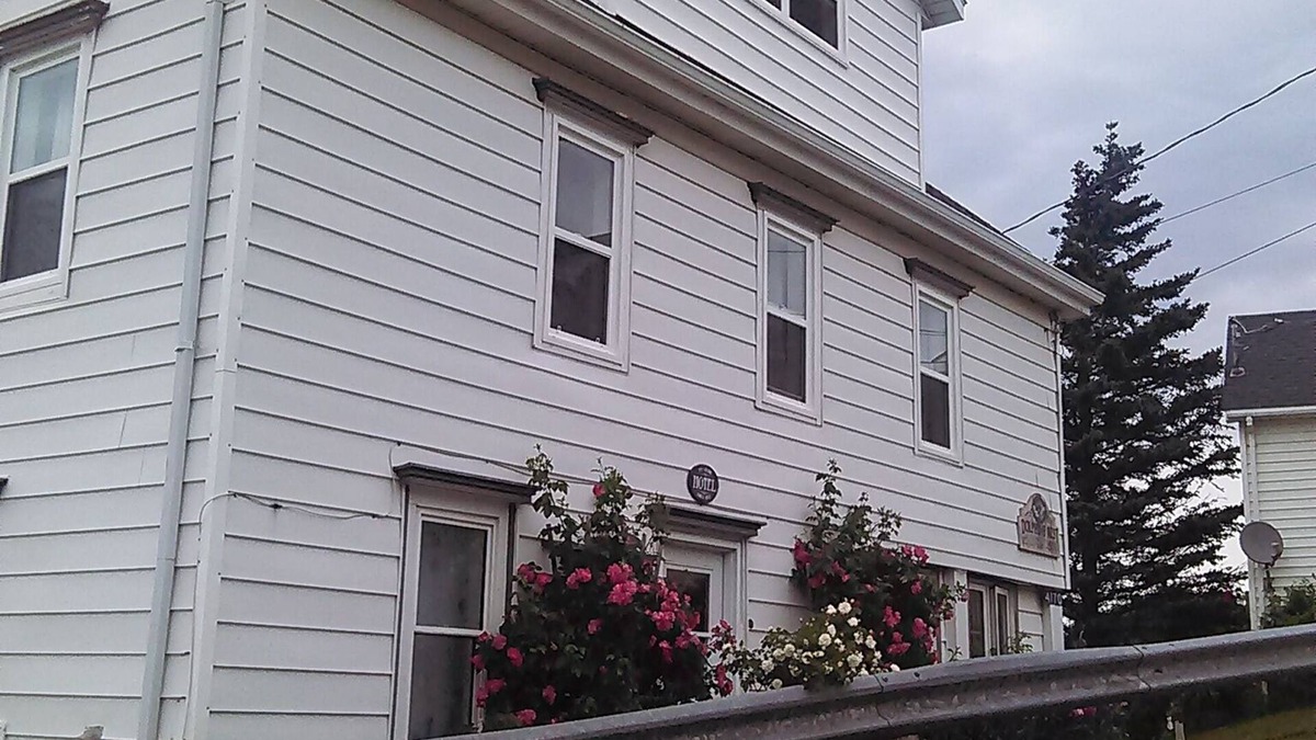 Hall's Harbour House | Welcome to Dolphin's Rest! Your Historic Oceanfront Getaway Awaits!