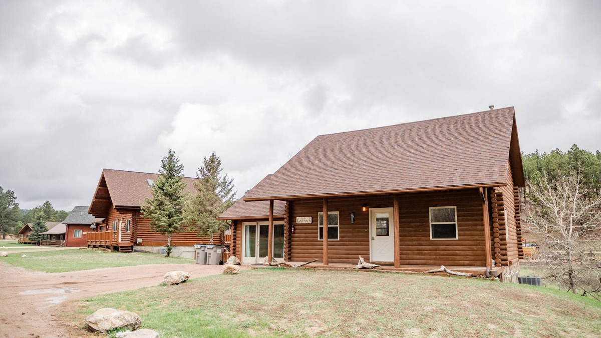 Hill City Cabin | Welcome to Goldfinch!