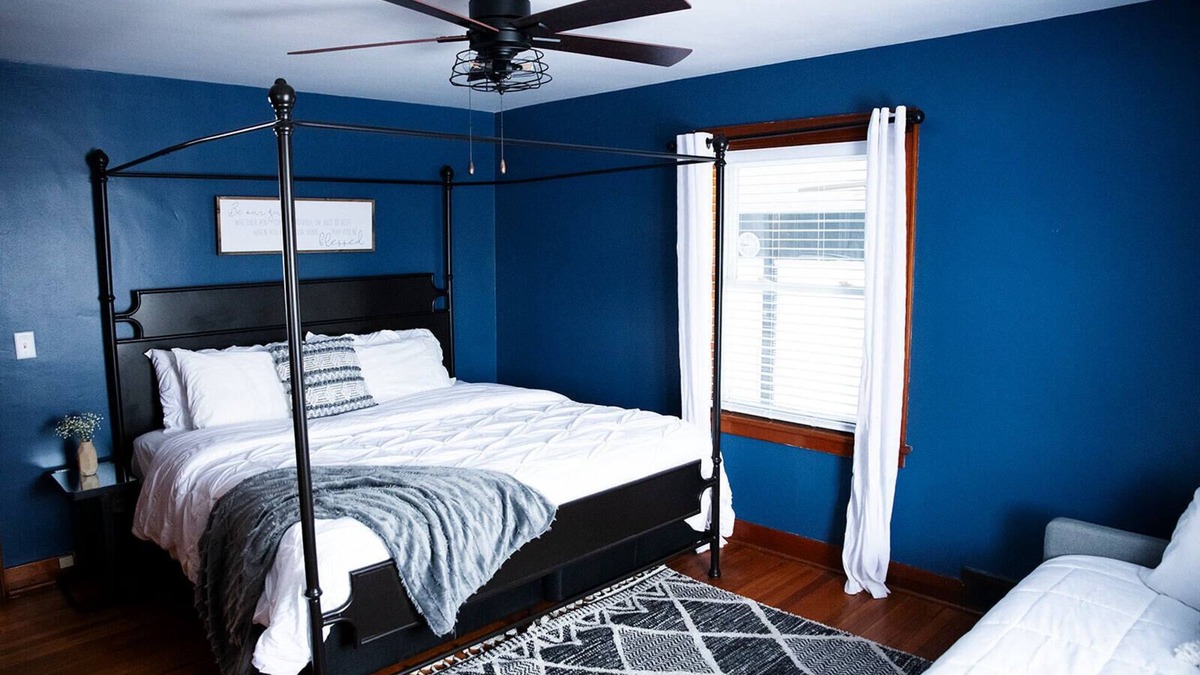 Monmouth House | Welcome to Grandma's House! Large cozy space for the whole family.
