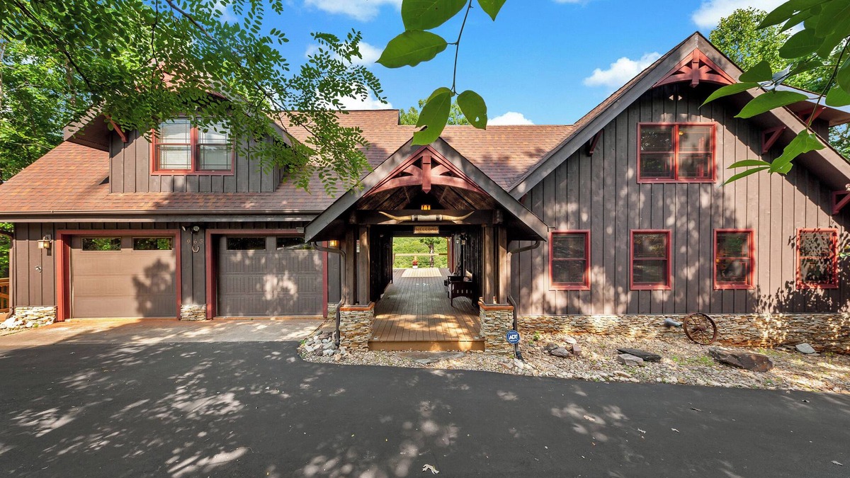 Vein Mountain Cabin | Welcome to Grandview Lodge! A 4 bedroom, 4 bath Mountain Sanctuary with Mtn View
