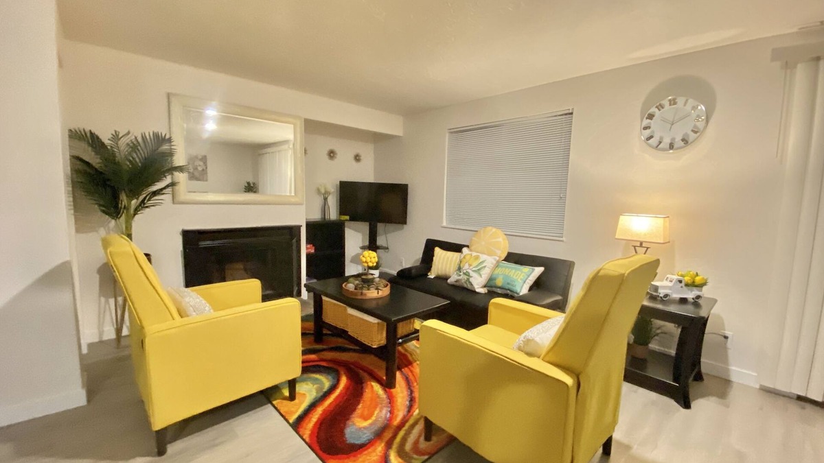 Thurston Apartment | WELCOME TO HUEY DUCK HOUSE-A! 3BR & 2BA SLEEP-8