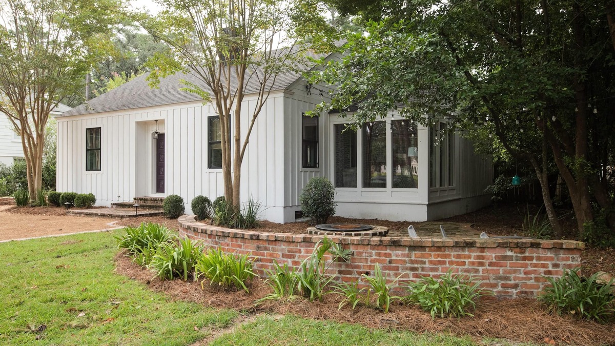 Thomasville House | Welcome to Jewel Box Cottage! Our cottage has been carefully curated for you.