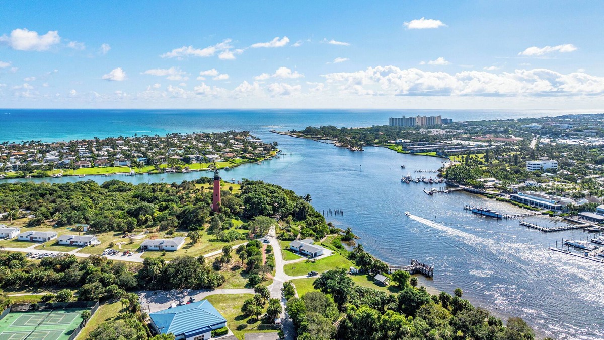 Riverside House | Welcome to Manatee Inn, a charming and cozy getaway located in Jupiter,Fl