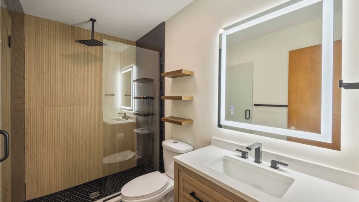 Des Moines House | Welcome to Momo's Place. Charming 3 Bedroom, 1Bathroom with Modern Upgrades