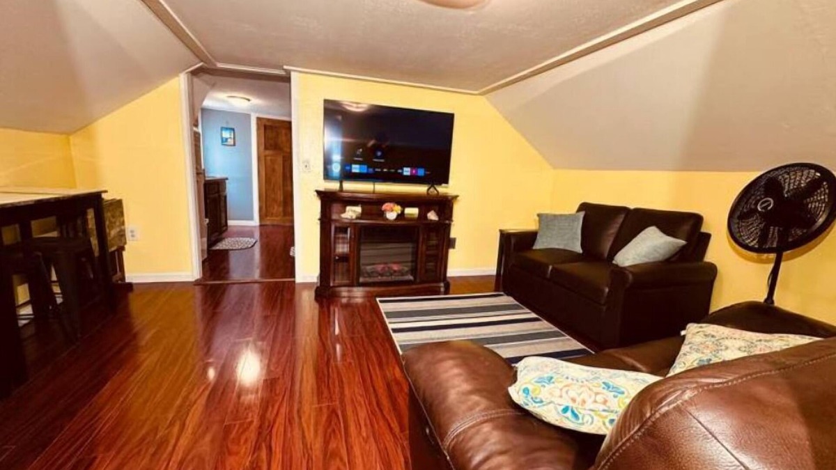 Blossvale House | Welcome to NorthBay Getaway near Sylvan Beach