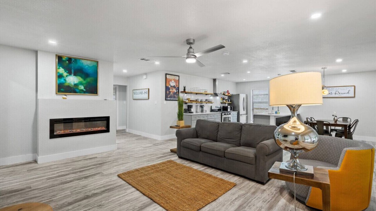 Egger Acres House | Welcome to our 5 Bedroom Home. 10 mins to Kalahari