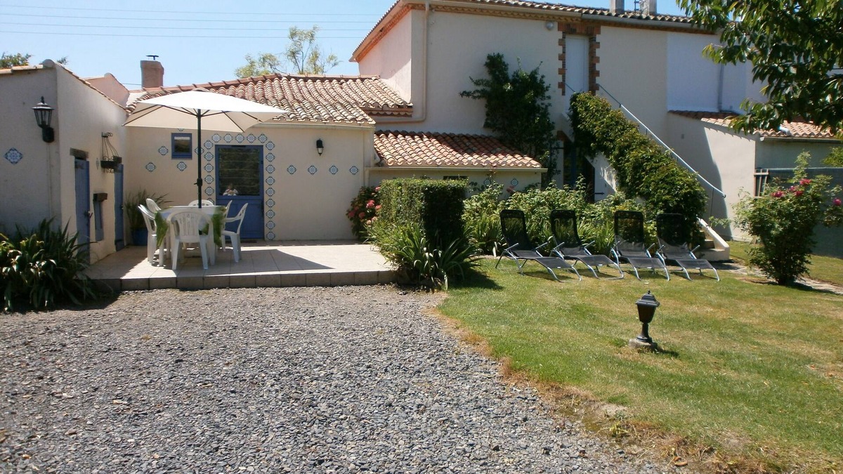 Landevieille House | WELCOME TO OUR VENDEAN RESIDENCE, 10 MIN FROM THE BEACH, CLASSIFIED 3 STARS