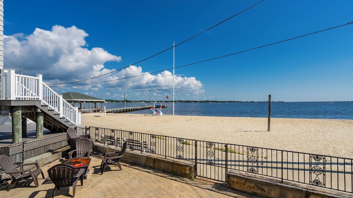 Ocean Gate House | Welcome to paradise in this beach front home