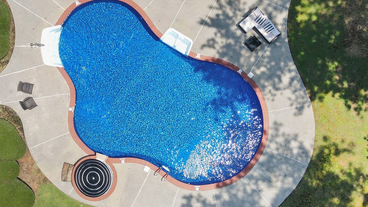 Suwanee Apartment | Welcome to Pool Azul! Guest House & Pool. Two King Size Beds.