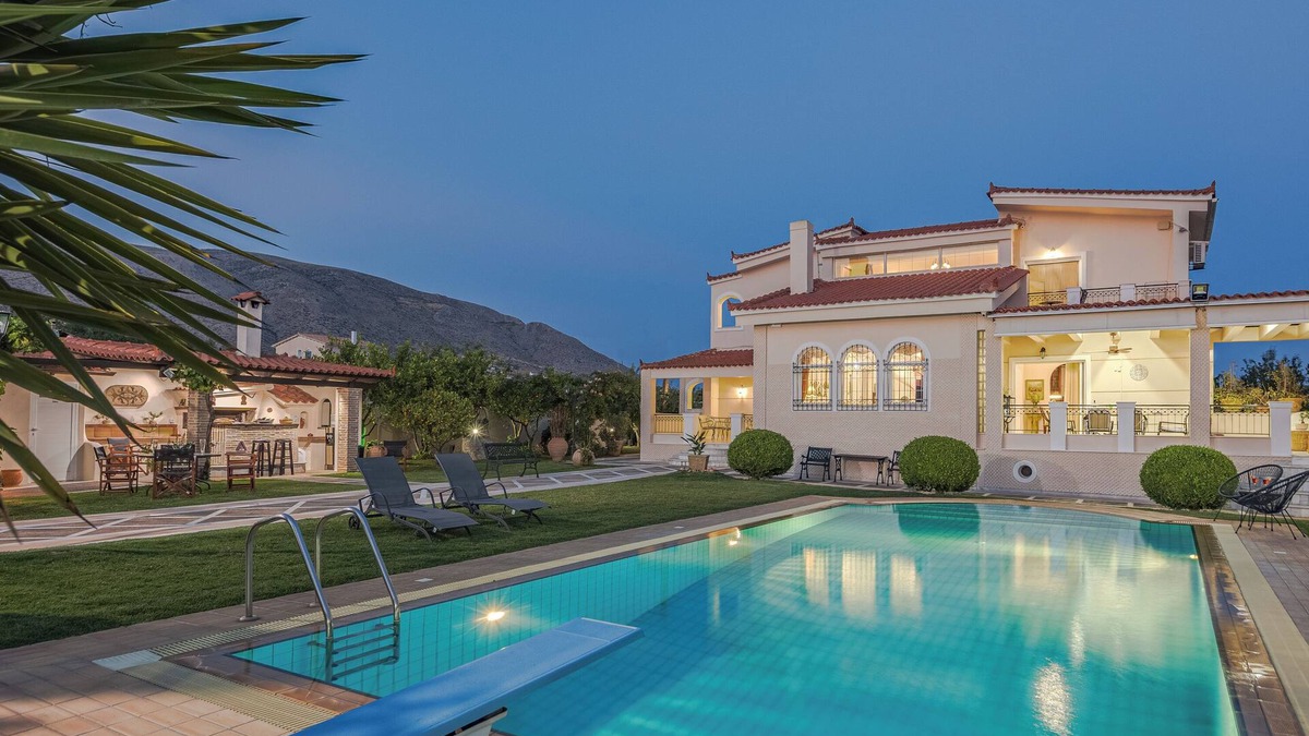 Saronikos Villa | Welcome to Renko Royal Villa! Experience the blend of "royal" luxury and comfort