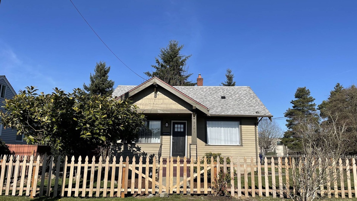 Central Tacoma House | Welcome to S 25th St.! 2 BR 1 BA + Bonus Space
